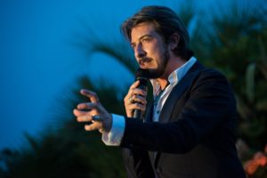 Paolo Ruffini che presenta la Serata
